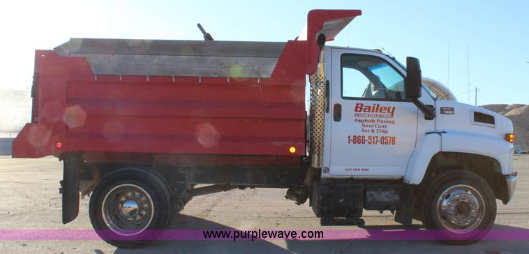 image for item L2429 2003 Chevrolet C7500 dump truck