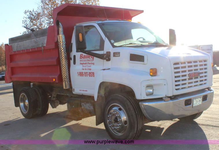 image for item L2429 2003 Chevrolet C7500 dump truck