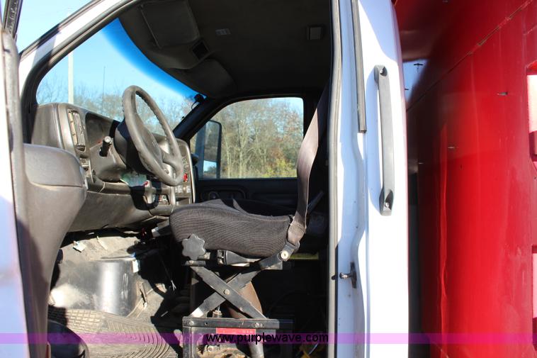 image for item L2429 2003 Chevrolet C7500 dump truck