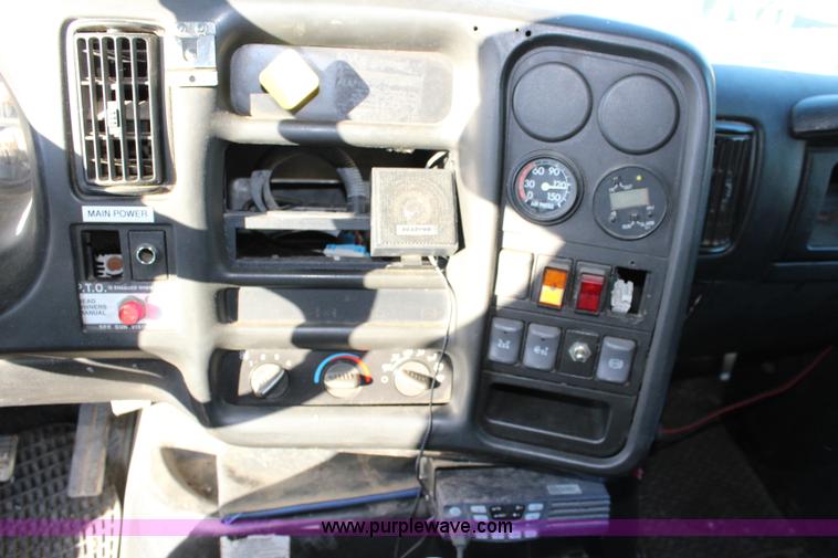 image for item L2429 2003 Chevrolet C7500 dump truck