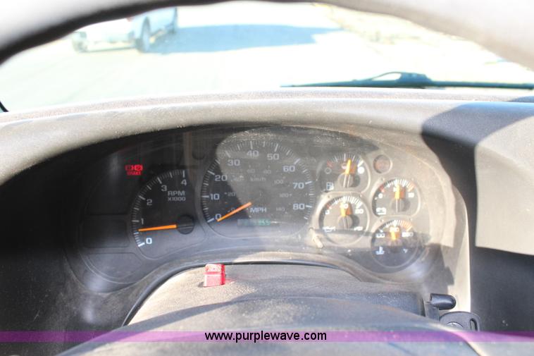 image for item L2429 2003 Chevrolet C7500 dump truck