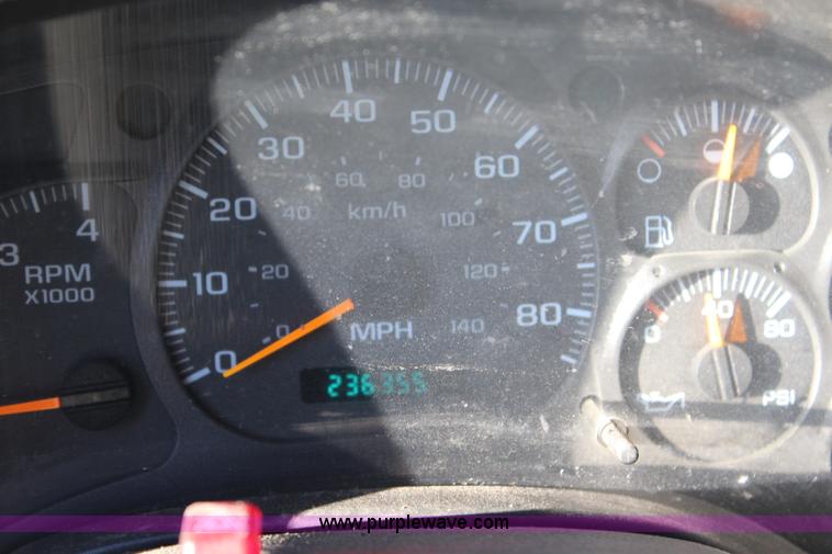 image for item L2429 2003 Chevrolet C7500 dump truck