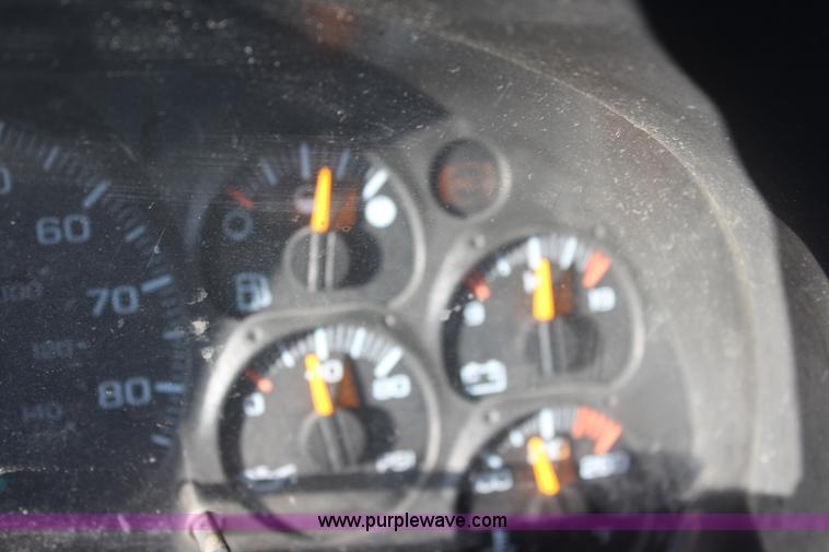 image for item L2429 2003 Chevrolet C7500 dump truck