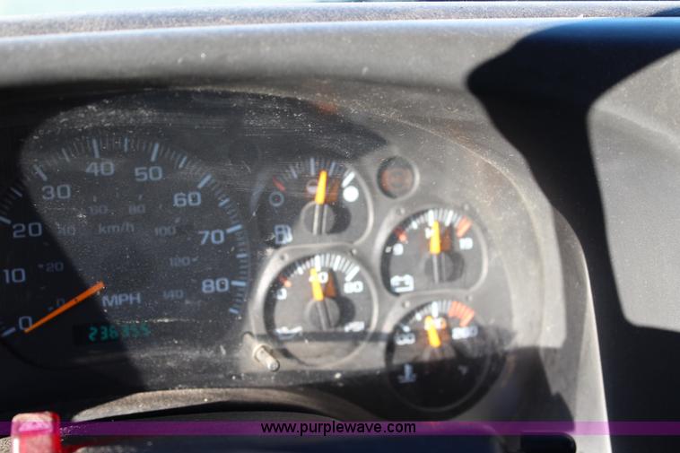 image for item L2429 2003 Chevrolet C7500 dump truck