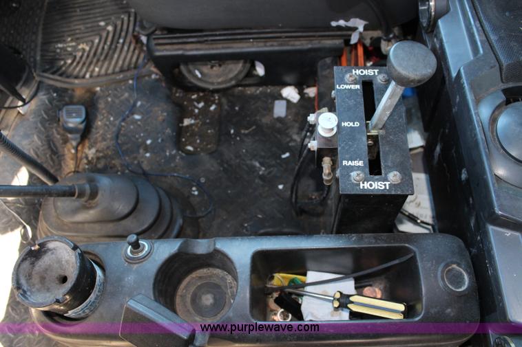 image for item L2429 2003 Chevrolet C7500 dump truck