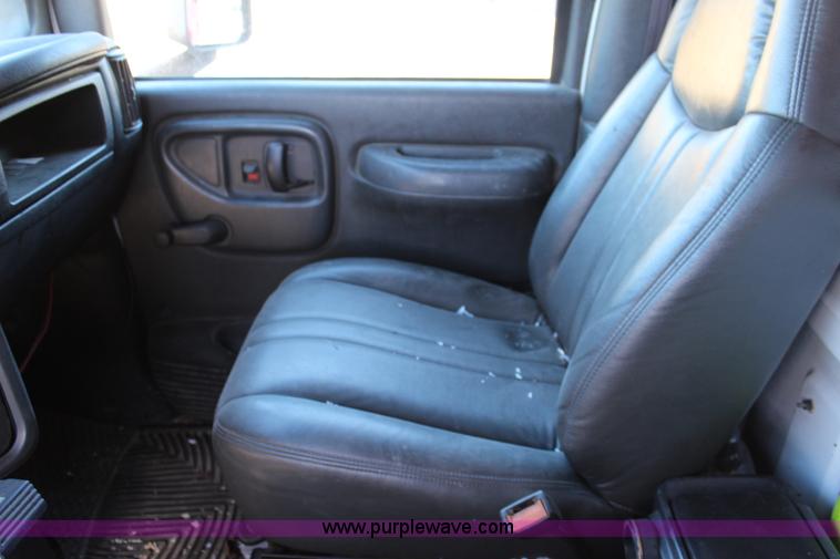 image for item L2429 2003 Chevrolet C7500 dump truck