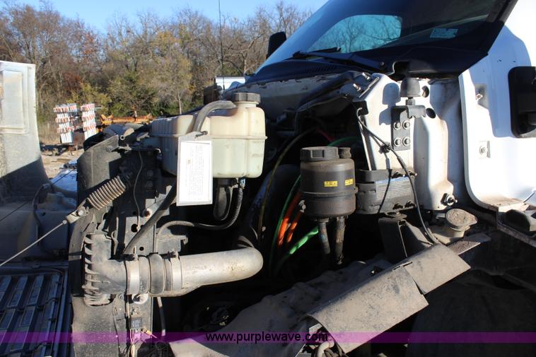 image for item L2429 2003 Chevrolet C7500 dump truck