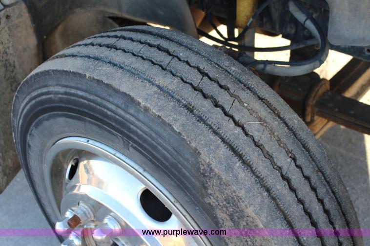 image for item L2429 2003 Chevrolet C7500 dump truck