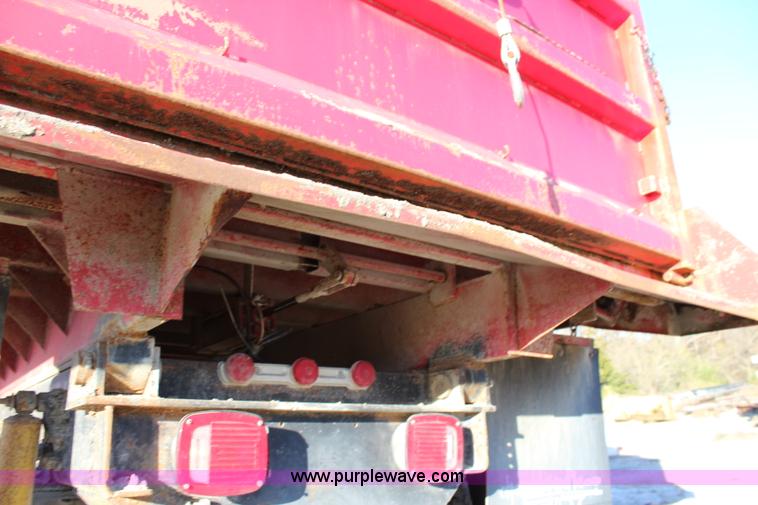 image for item L2429 2003 Chevrolet C7500 dump truck