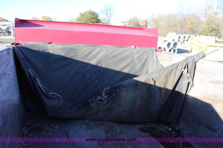 image for item L2429 2003 Chevrolet C7500 dump truck