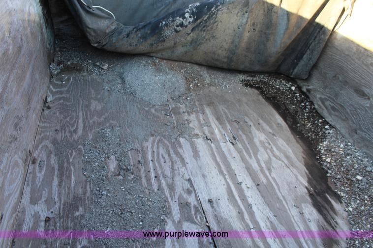 image for item L2429 2003 Chevrolet C7500 dump truck