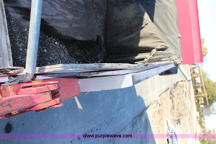 image for item L2429 2003 Chevrolet C7500 dump truck