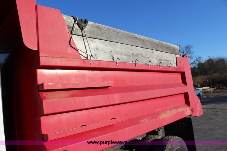 image for item L2429 2003 Chevrolet C7500 dump truck