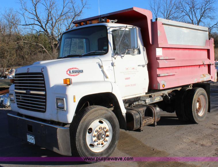 image for item L2431 1988 Ford LN9000 dump truck