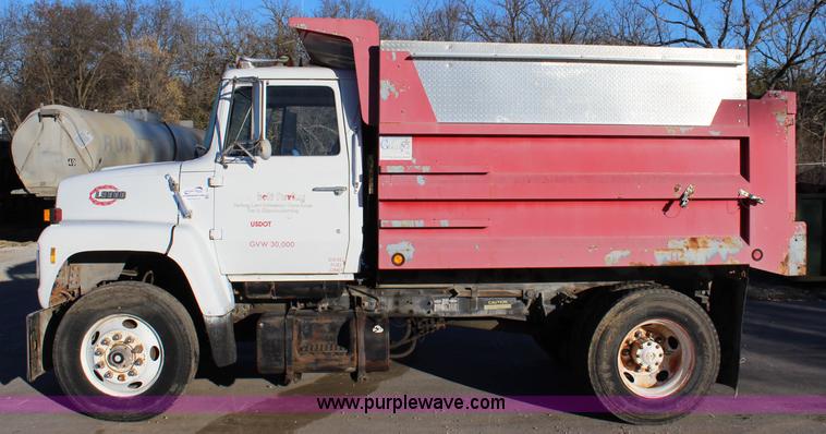 image for item L2431 1988 Ford LN9000 dump truck