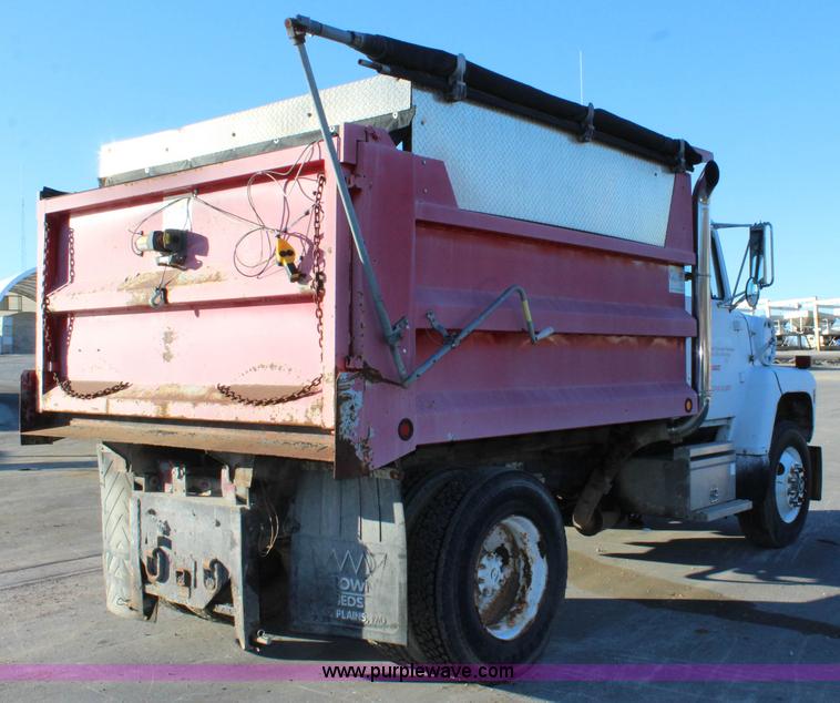 image for item L2431 1988 Ford LN9000 dump truck