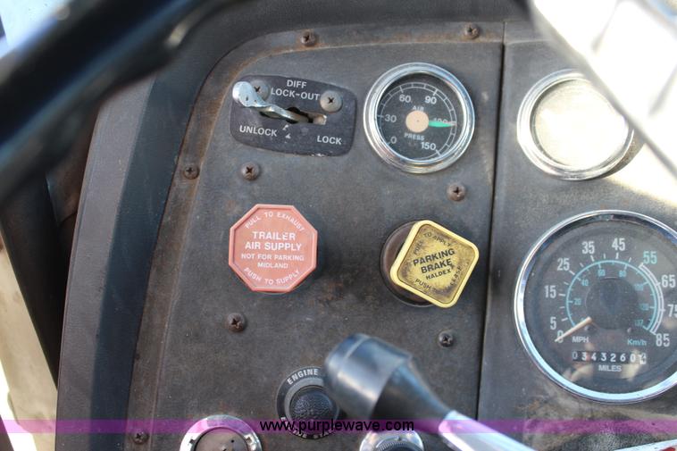 image for item L2431 1988 Ford LN9000 dump truck