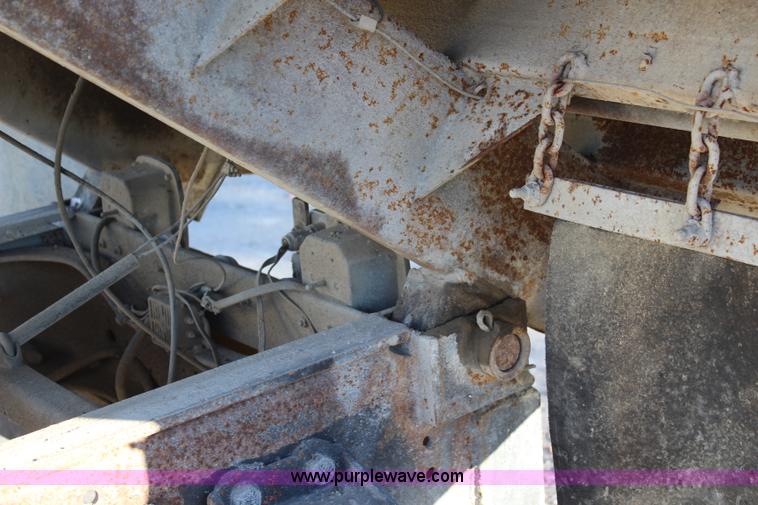 image for item L2431 1988 Ford LN9000 dump truck
