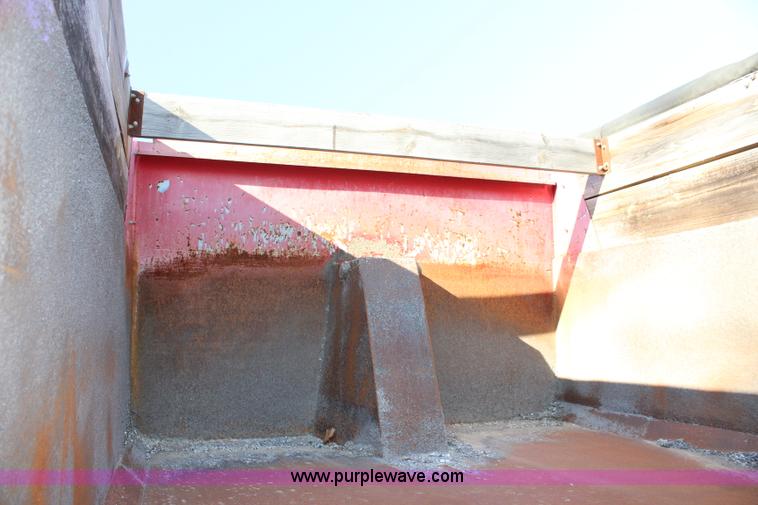 image for item L2431 1988 Ford LN9000 dump truck