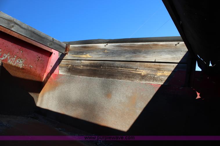 image for item L2431 1988 Ford LN9000 dump truck