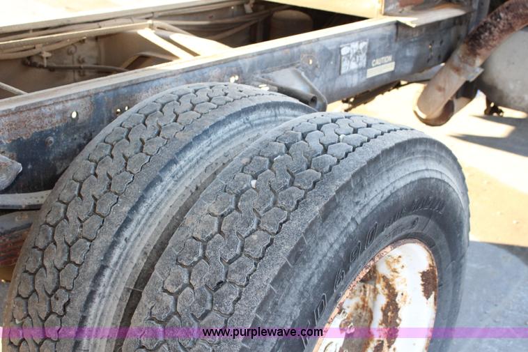 image for item L2431 1988 Ford LN9000 dump truck