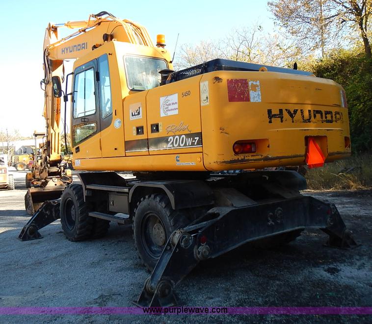 image for item L3524 2004 Hyundai Robex 200 W-7 excavator
