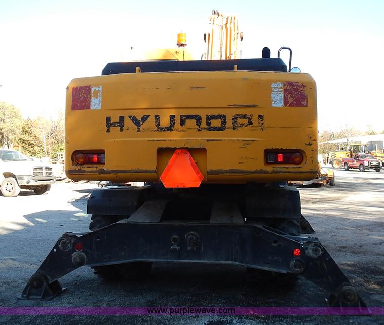 image for item L3524 2004 Hyundai Robex 200 W-7 excavator