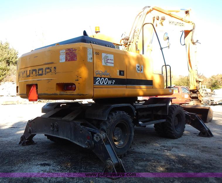 image for item L3524 2004 Hyundai Robex 200 W-7 excavator