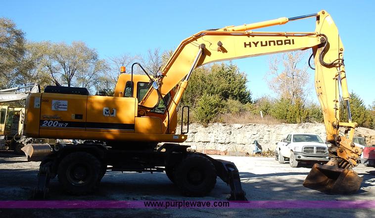 image for item L3524 2004 Hyundai Robex 200 W-7 excavator