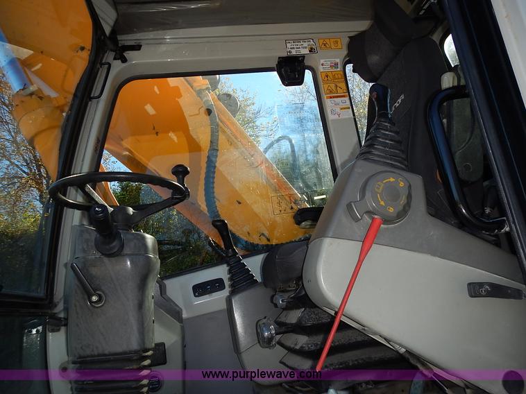image for item L3524 2004 Hyundai Robex 200 W-7 excavator