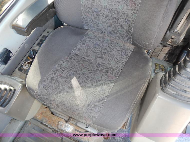 image for item L3524 2004 Hyundai Robex 200 W-7 excavator