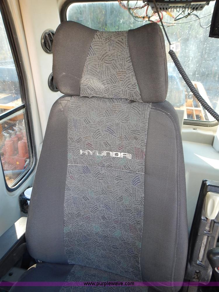 image for item L3524 2004 Hyundai Robex 200 W-7 excavator