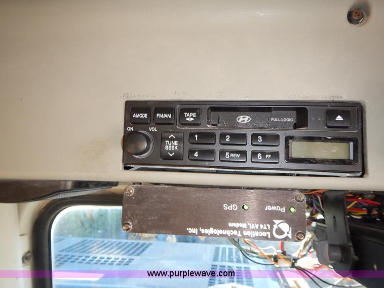 image for item L3524 2004 Hyundai Robex 200 W-7 excavator