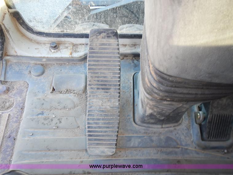 image for item L3524 2004 Hyundai Robex 200 W-7 excavator