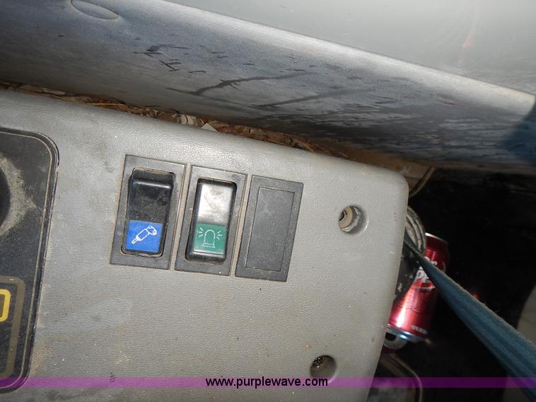 image for item L3524 2004 Hyundai Robex 200 W-7 excavator