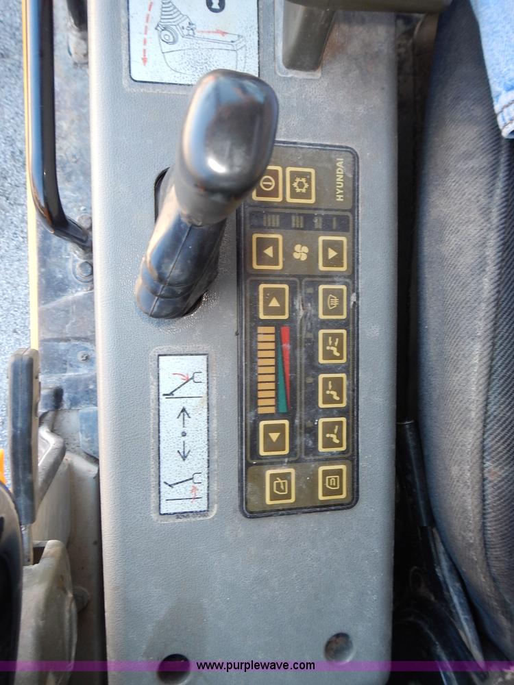 image for item L3524 2004 Hyundai Robex 200 W-7 excavator