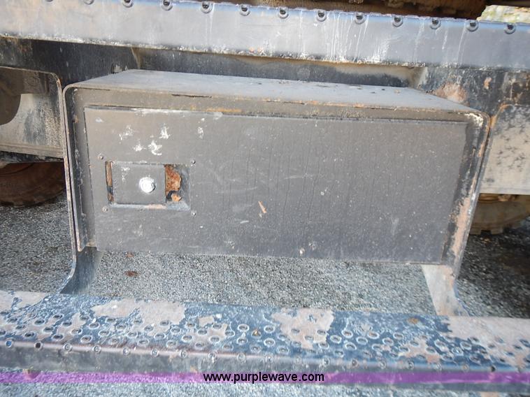 image for item L3524 2004 Hyundai Robex 200 W-7 excavator