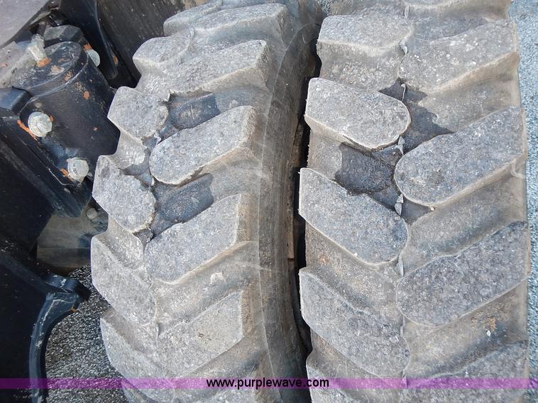 image for item L3524 2004 Hyundai Robex 200 W-7 excavator