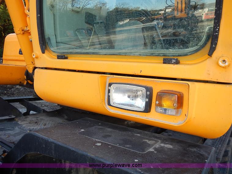 image for item L3524 2004 Hyundai Robex 200 W-7 excavator