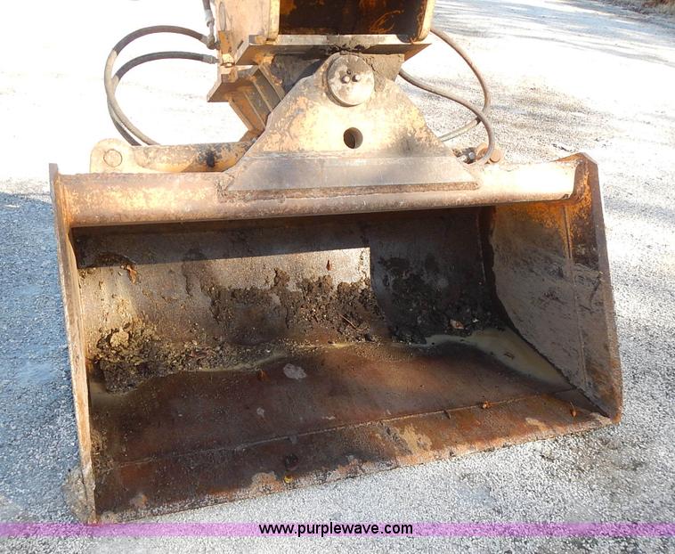 image for item L3524 2004 Hyundai Robex 200 W-7 excavator