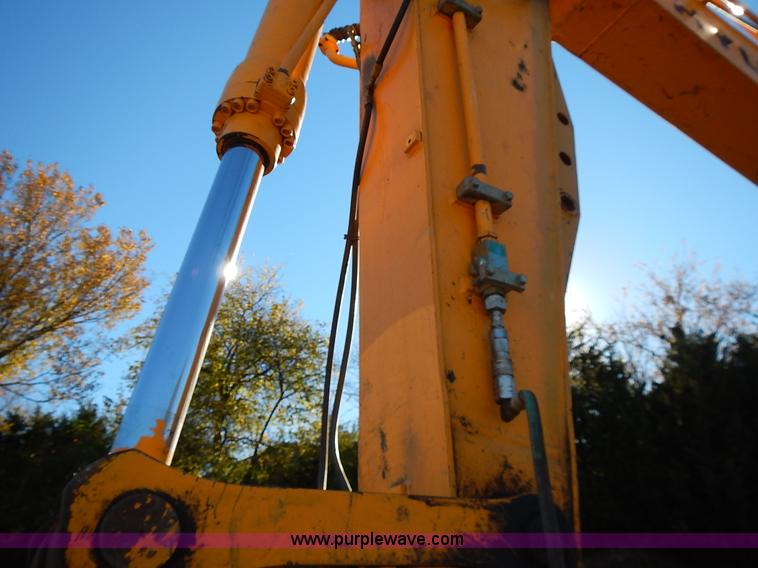 image for item L3524 2004 Hyundai Robex 200 W-7 excavator