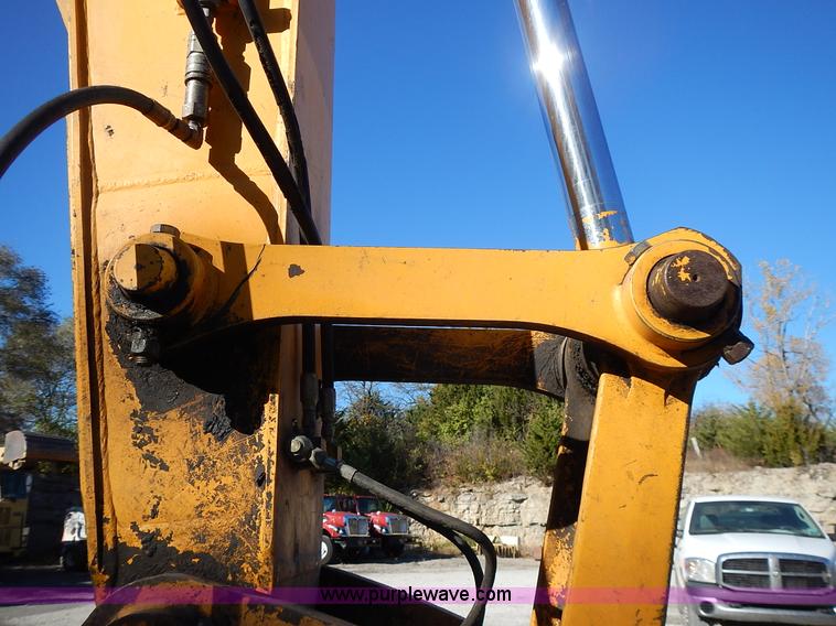 image for item L3524 2004 Hyundai Robex 200 W-7 excavator