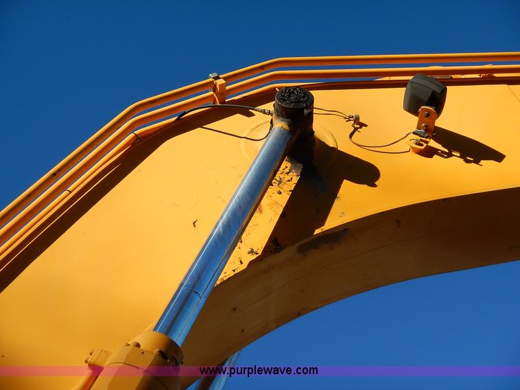 image for item L3524 2004 Hyundai Robex 200 W-7 excavator