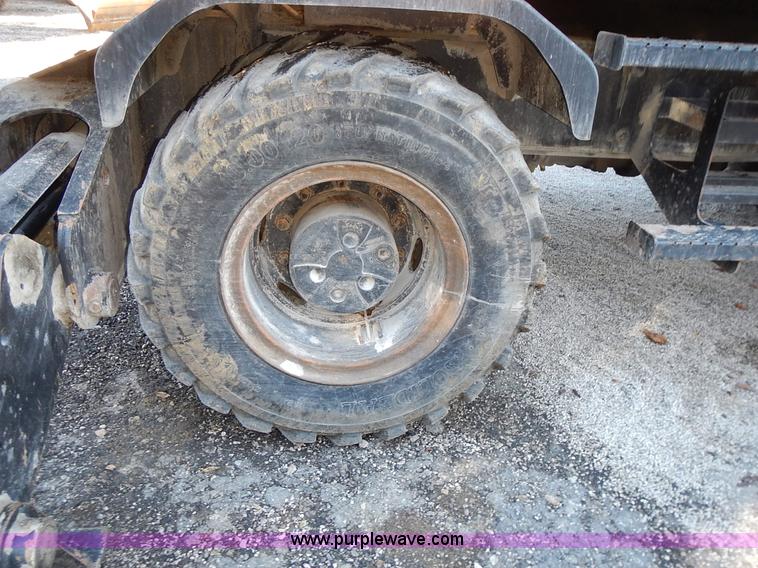 image for item L3524 2004 Hyundai Robex 200 W-7 excavator