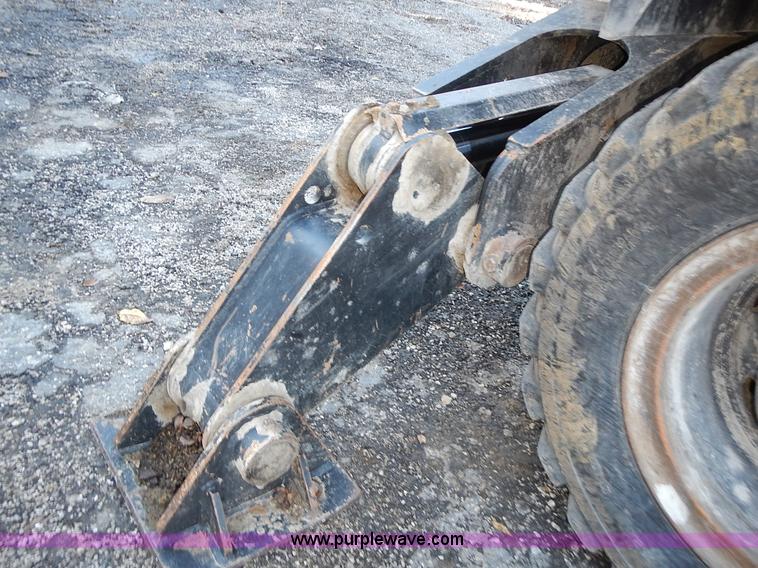 image for item L3524 2004 Hyundai Robex 200 W-7 excavator