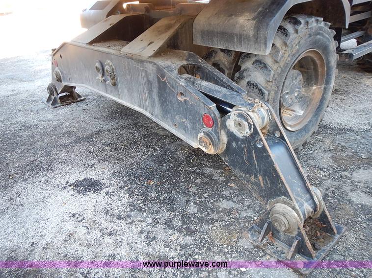 image for item L3524 2004 Hyundai Robex 200 W-7 excavator