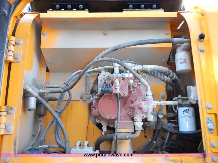 image for item L3524 2004 Hyundai Robex 200 W-7 excavator