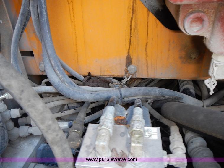 image for item L3524 2004 Hyundai Robex 200 W-7 excavator