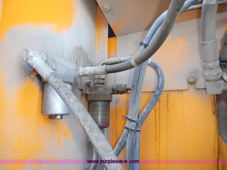 image for item L3524 2004 Hyundai Robex 200 W-7 excavator