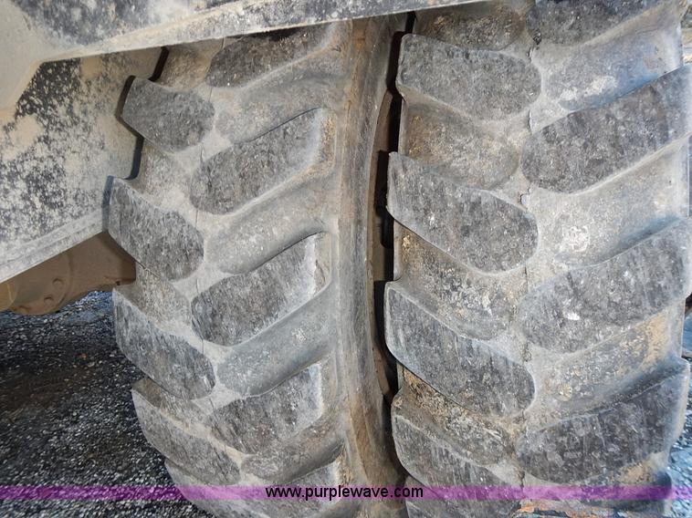 image for item L3524 2004 Hyundai Robex 200 W-7 excavator